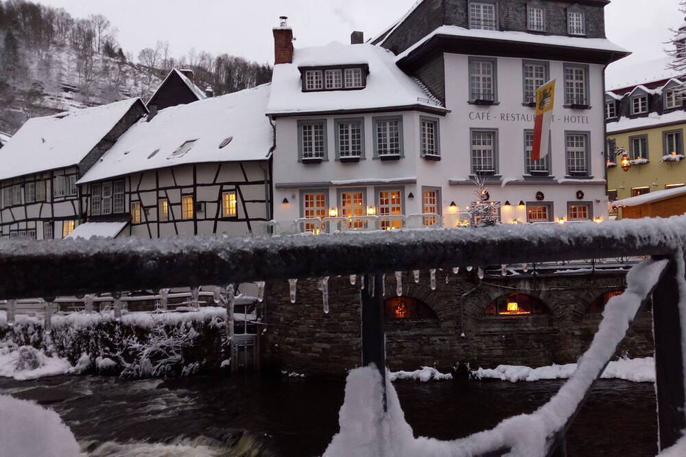 Geheel appartement, Relaxen (sauna) in eeuwenoud vakwerkhuis, idyllisch a.d. Rur midden in Altstadt in Monschau, Naturpark Hohes Venn-Eifel