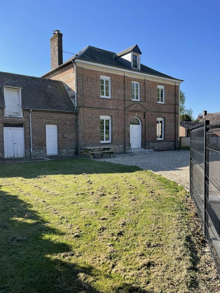 Gîte pour 10 personnes, avec terrasse et jardin à Croix-Mare