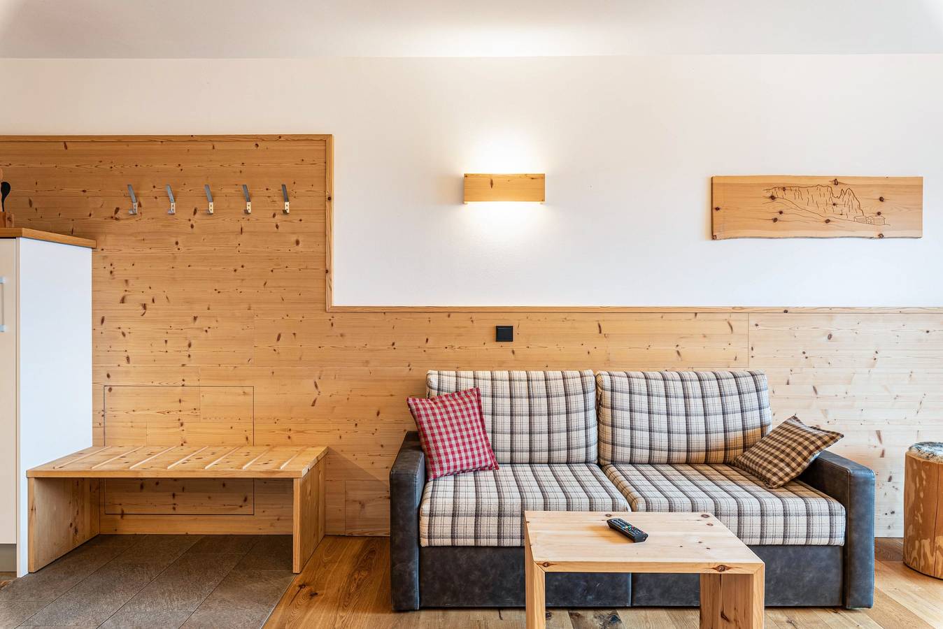 Geheel appartement, Appartement 'Hatzes App Schlern' met uitzicht op de bergen, balkon & Wi-Fi in Tschöfas, Lajen