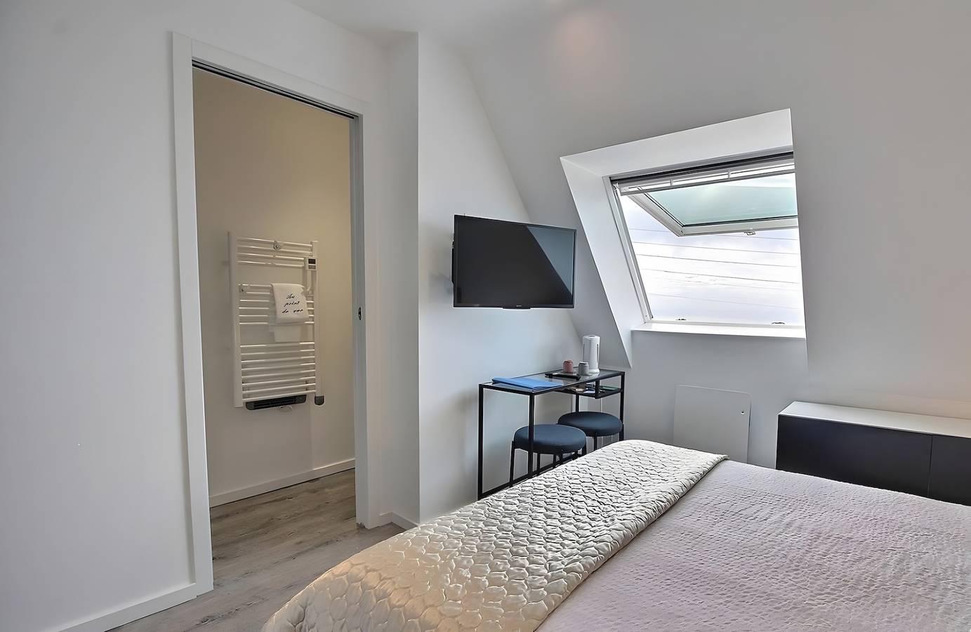 Chambres D'hotes Au Point De Vue « Chambre Ile Bono » avec vue sur mer et Wi-Fi in Perros-Guirec, Côte de Granit Rose