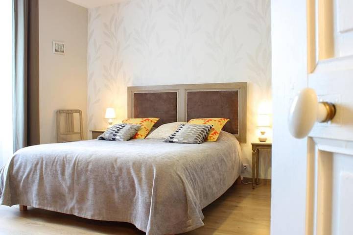 Gîte pour 8 personnes, avec Terrasse et Jardin dans Allier - 2