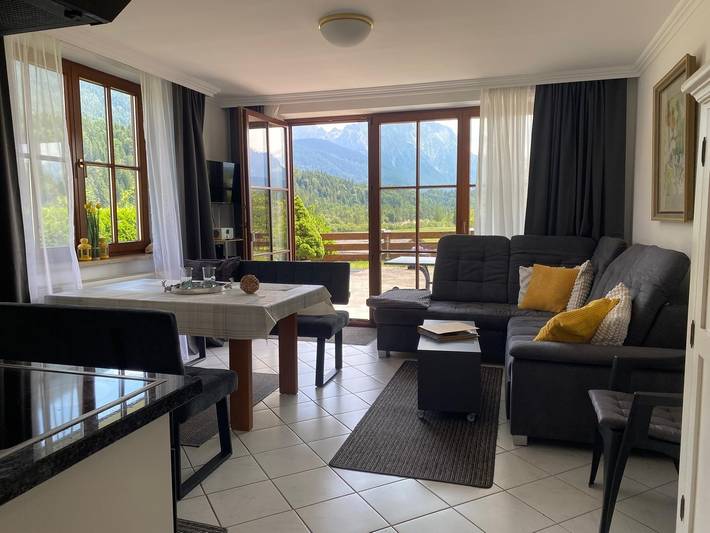 Ferienwohnung für 4 Personen, mit Ausblick und Terrasse, mit Haustier in Alpenwelt Karwendel - 2