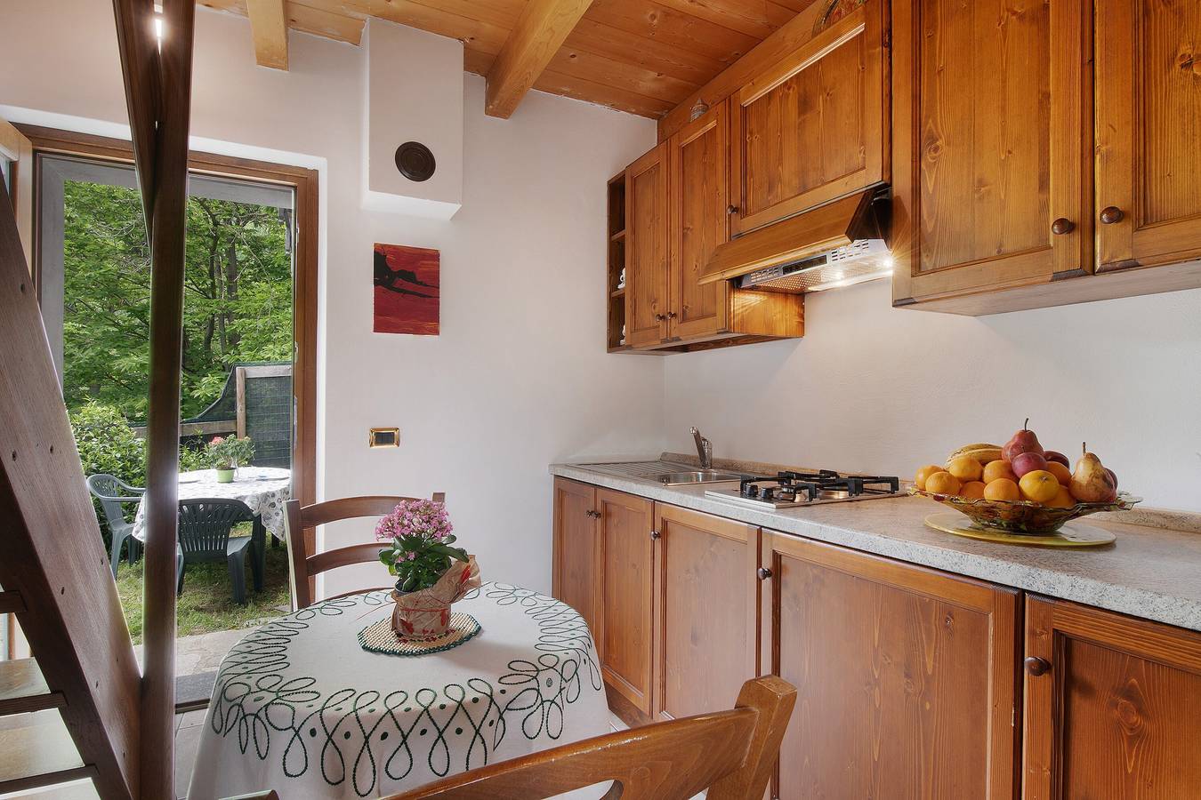 Gehele studio, Studio 'Su 2 Livelli' met uitzicht op de bergen, gedeelde tuin en Wi-Fi in Dosso del Liro, Comomeer