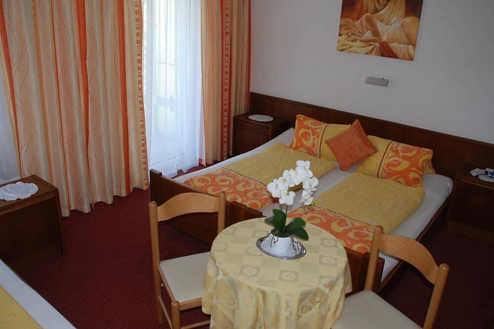 Dreibettzimmer, Balkon, gartenseitig - Pension Agnes in Karawanken und Bachergebirge, Sankt Kanzian am Klopeiner See