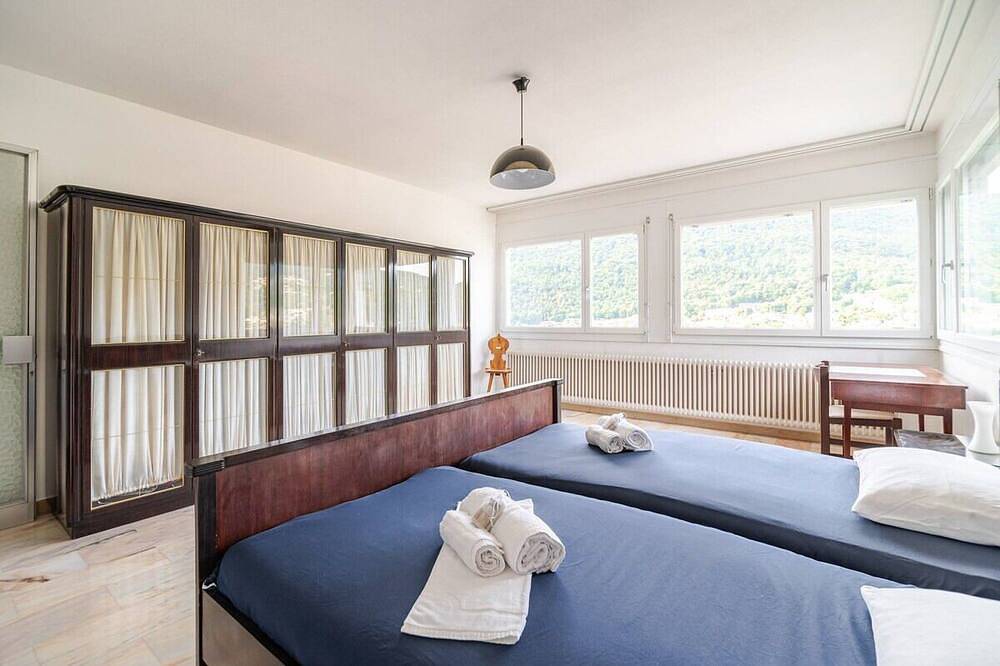 Villa in Caslano Tessin   Privathaus mit Pool, 150 m vom Luganer See entfernt. in Caslano, Luganersee