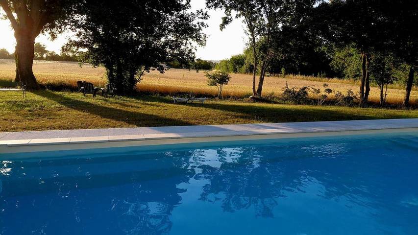 Location de vacances pour 2 personnes, avec Terrasse et Jardin ainsi que Piscine et Vue à Lempaut