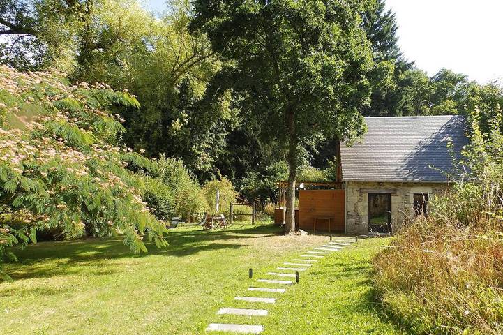 Location de vacances pour 3 personnes, avec jardin dans Le Bouillon