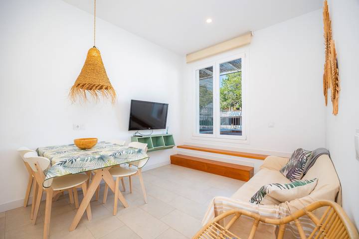 Ganze Wohnung, Apartment 'C' mit privater Terrasse, Wlan und Klimaanlage in Cala d'Or, Santanyí