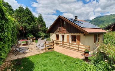 Gîte pour 6 personnes, avec jardin et vue à Aigueblanche