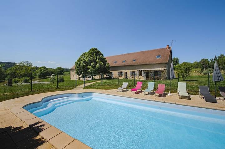 Gîte pour 15 personnes, avec Jacuzzi et Terrasse ainsi que Jardin et Sauna
