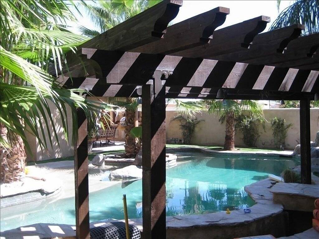 Mini Resort!! Swim up bar! Beach Entry! Spa in a Cave & Slide & More! in Palm Springs, Coachella Valley