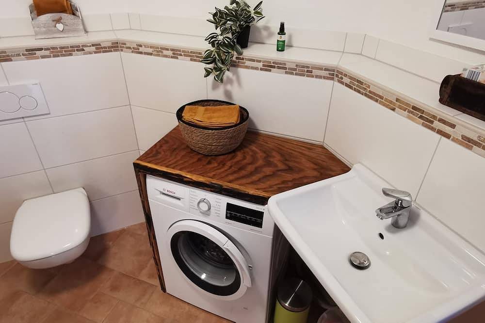 Ganze Wohnung, Ferienwohnung -Andrea sehr ruhige Lage, 10 min bis zur Outletcity Metzingen in Kohlberg, Landkreis Esslingen