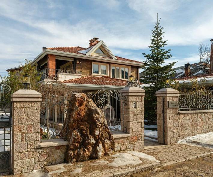 Villa für 11 Personen, mit Ausblick und Garten, mit Haustier in Albanien