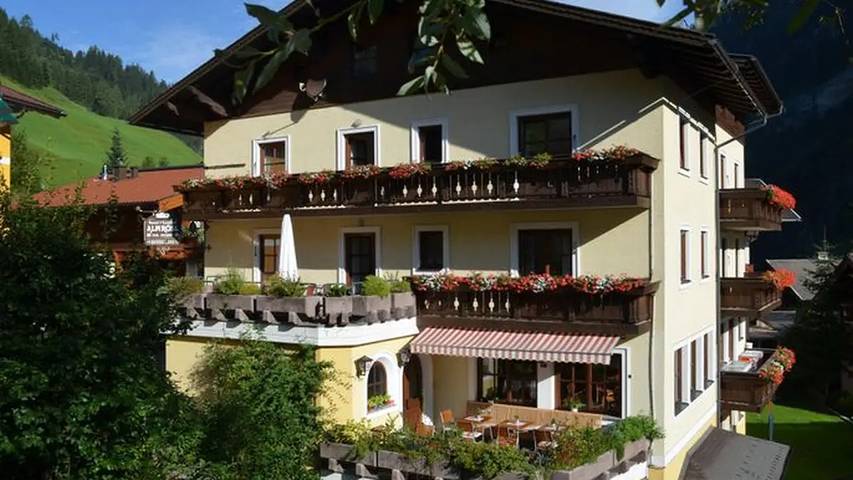 Hotel für 3 Personen, mit Garten und Sauna