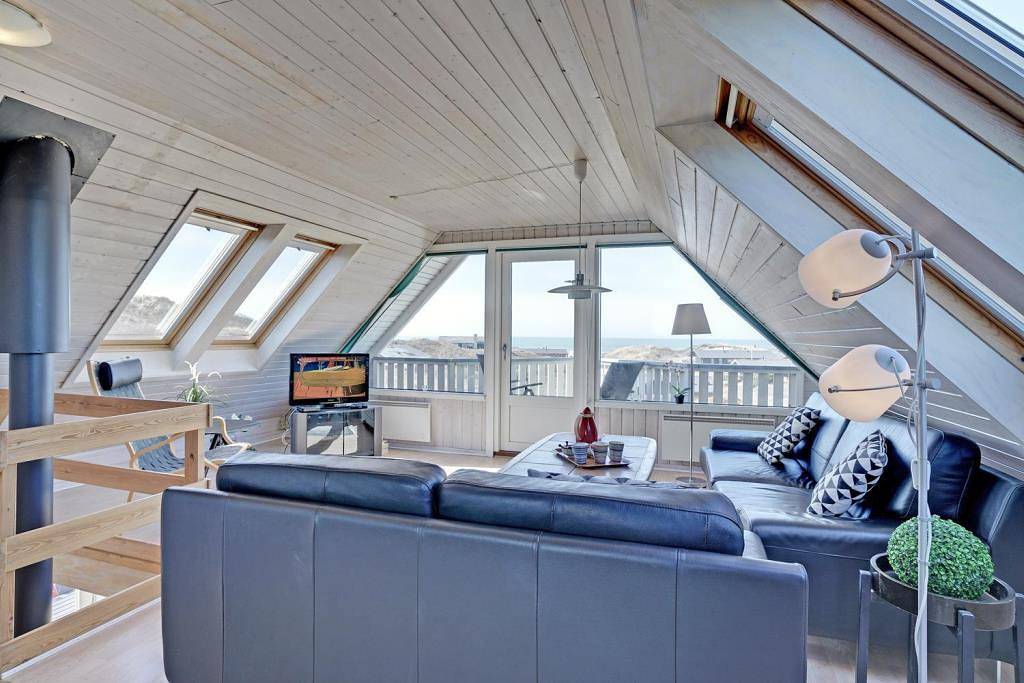 Schönes Ferienhaus über 2 Etagen mit Meerblick in Henne, Varde