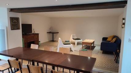 Gîte pour 10 personnes, avec jardin à Mûrs-Erigné