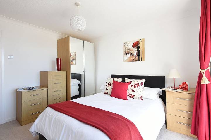 Stunning Beautiful Beamed Cottage right opposite the Beach along with Sea Views in Marazion, Cornwall