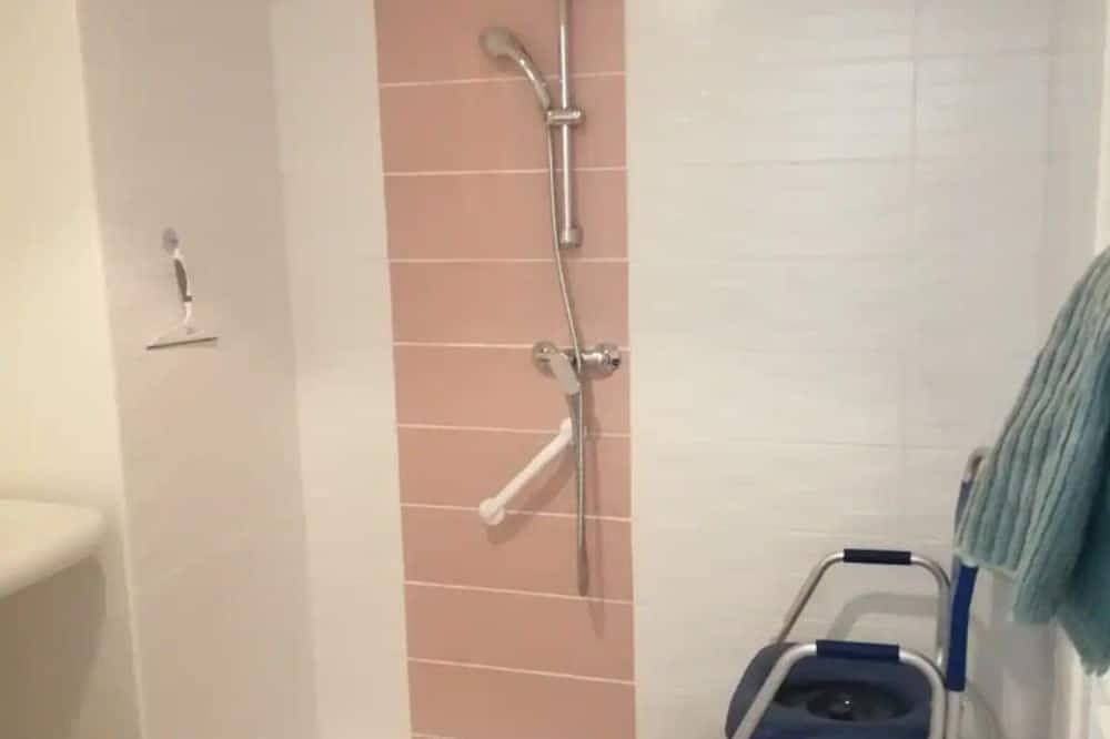 Apartamento entero, Ground floor apartment with private parking in La Fare-les-Oliviers, Region de Aix-en-Provence