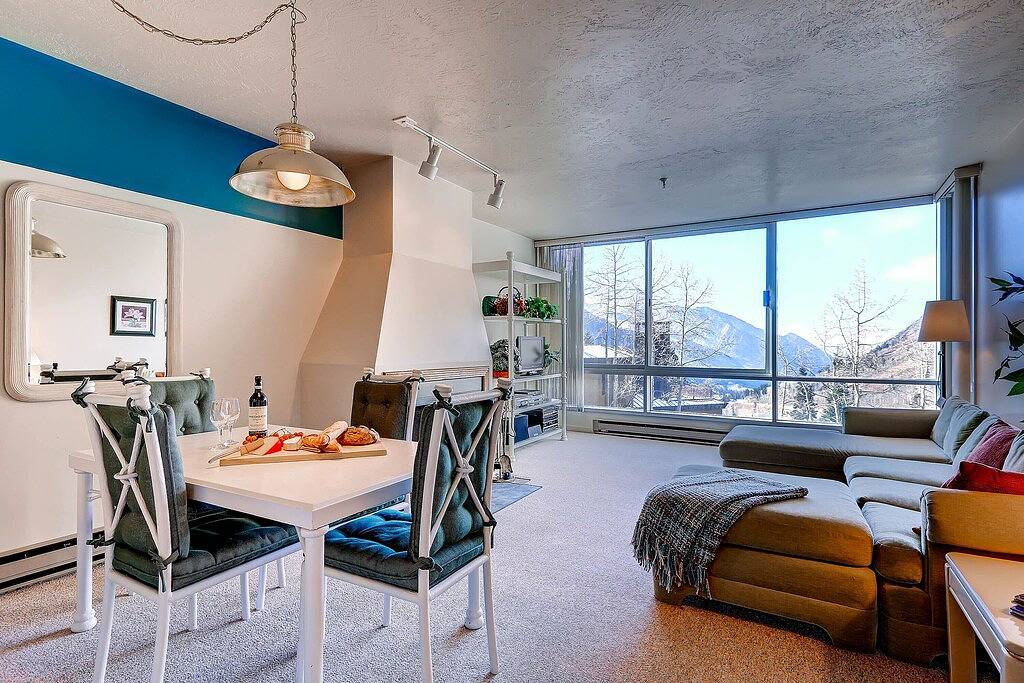 Ganze Wohnung, Ski in / Ski out Malerische Wohnanlage mit Kamin und Blick auf die Berge in Alta (UT), Uinta Wasatch Cache National Forest