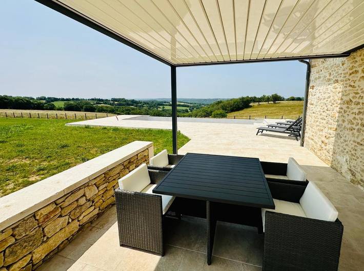 Location de vacances pour 4 personnes, avec vue ainsi que piscine et jardin à Soucirac - 2