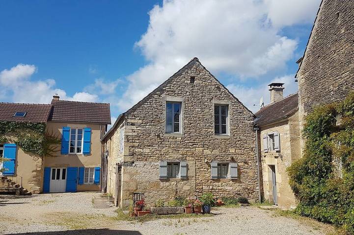 Location de vacances pour 20 personnes, avec jardin à Coutarnoux