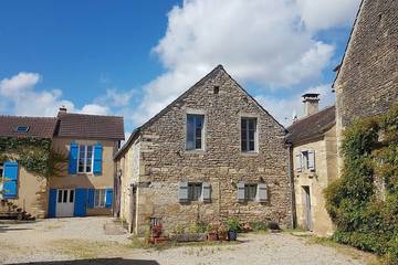 Gîte pour 20 personnes, avec jardin à Coutarnoux