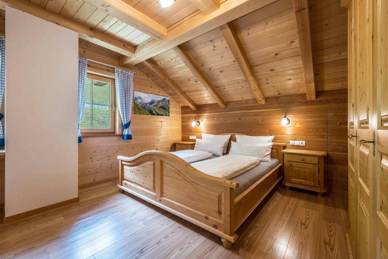 Entire apartment, Apartment "Ferienhaus Pichlerhof" with Mountain View, Shared Garden & Wi-Fi in Pfunders, Vintl