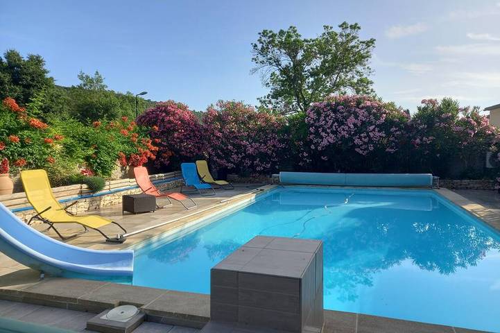 Location de vacances pour 4 personnes, avec Terrasse et Jardin à Carnas