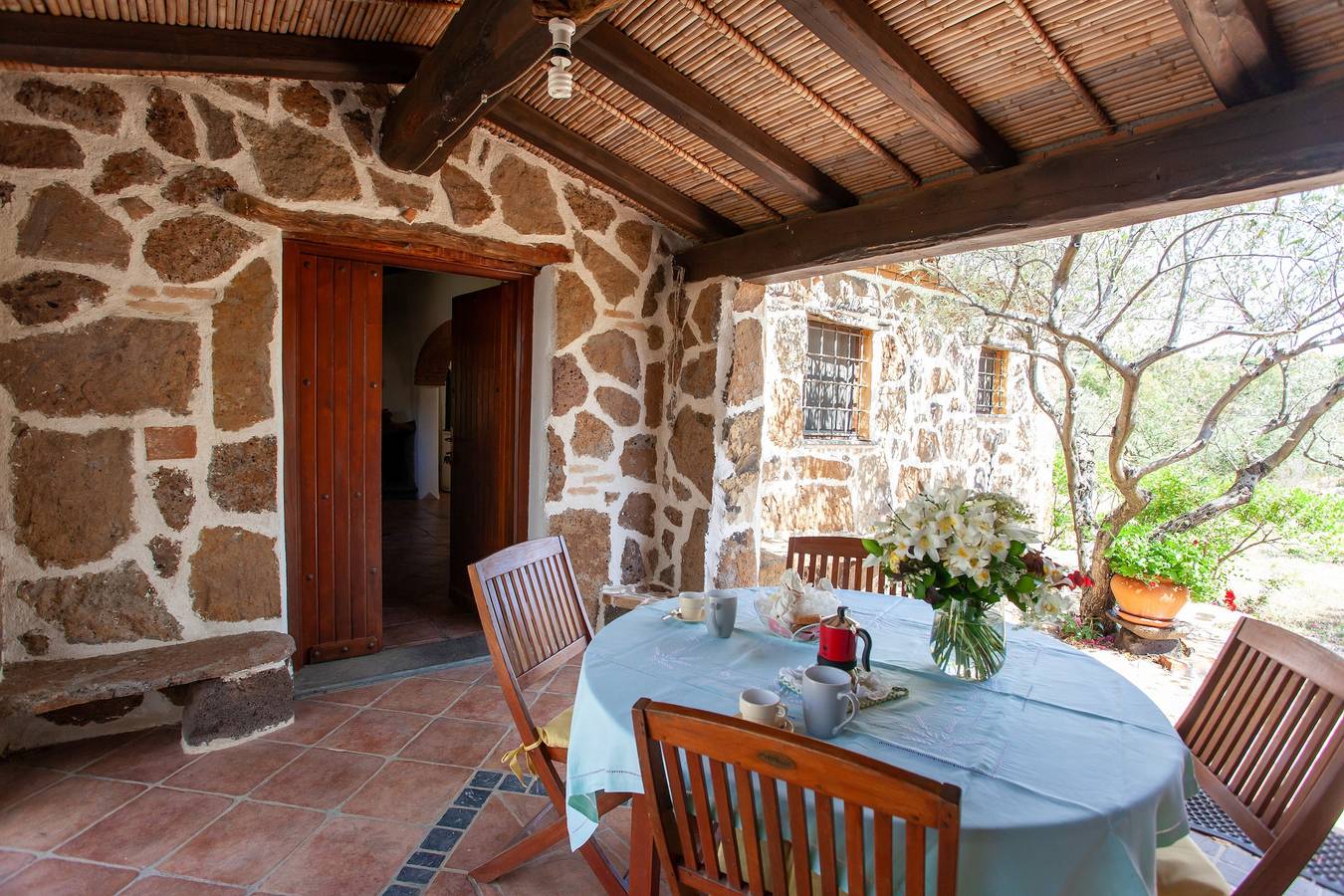 Maison de vacances "Sa Domedda" avec vue sur la montagne, jardin et climatisation in Sos Alinos, Orosei