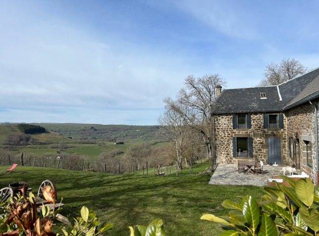 Gîte pour 6 personnes, avec terrasse et jardin dans le Cantal - 2