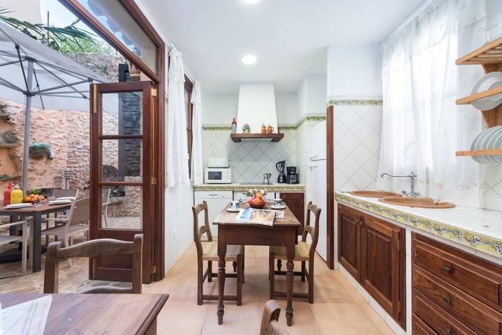 Can Vallori - Schönes Haus mit Innenterrasse in Sencelles. Kostenloses Wifi in Sencelles, Mallorca Inselmitte