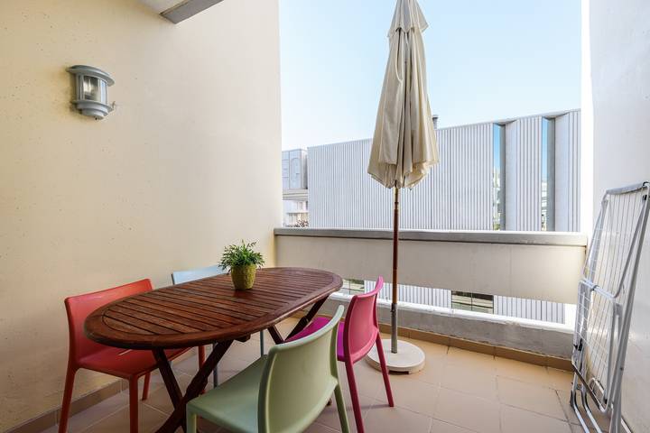 Entire apartment, Apartment 'Tróia Dreams' with Private Terrace, Shared Garden and Air Conditioning in Praia Tróia Mar, Carvalhal