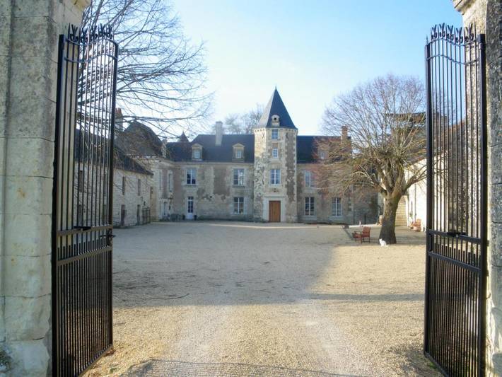 Location de vacances pour 3 personnes, avec vue ainsi que piscine et jardin, animaux acceptés à La Roche-Clermault - 4