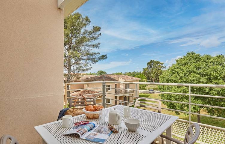 Gîte pour 2 personnes, avec sauna et piscine ainsi que terrasse et jardin, adapté aux familles à La Londe-les-Maures - 2