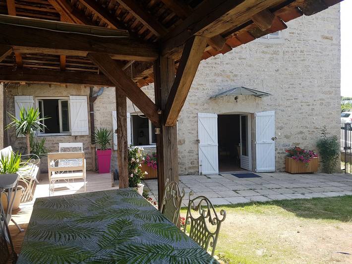 Gîte pour 4 personnes, avec Terrasse ainsi que Jardin et Vue à La Vieille-Loye