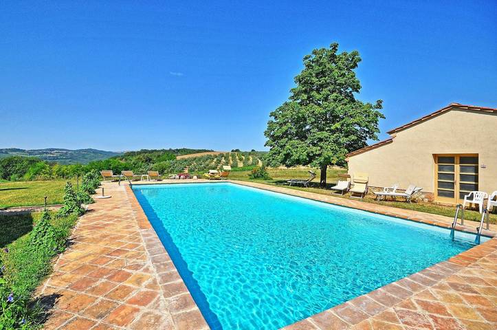 Geheel vakantieappartement, Vakantieappartement voor 2 personen met zwembad in San Gimignano, Provincie Siena