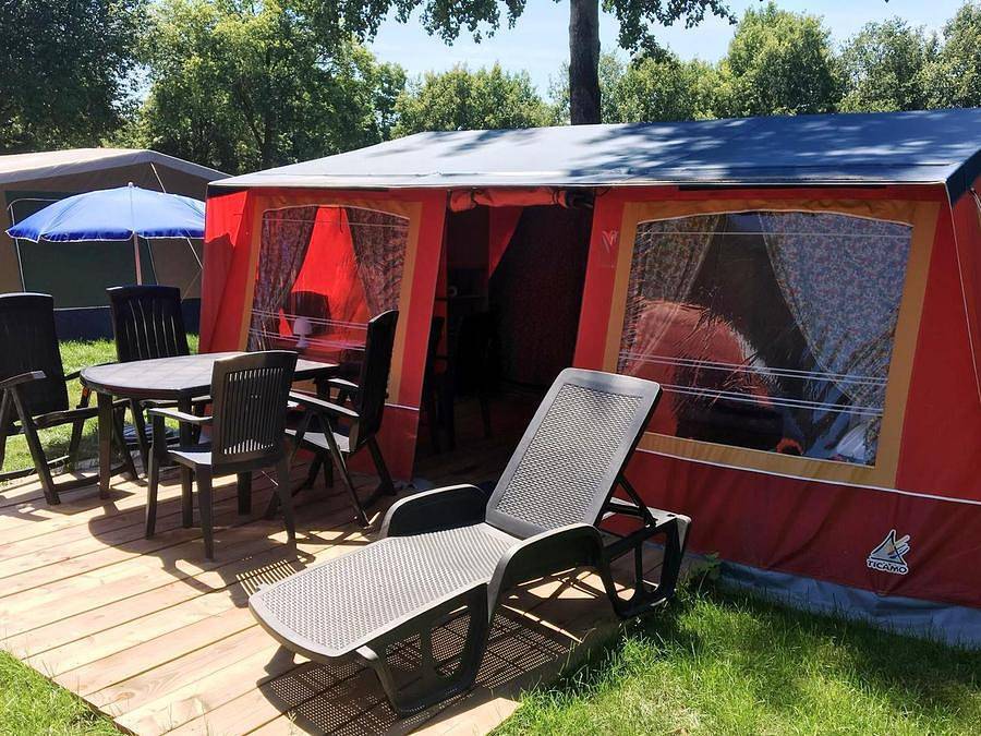 Camping La Perle - Tente 4 personnes - Tente Bungalow Retro in Saint-Médard-la-Rochette, Région d'Aubussargues