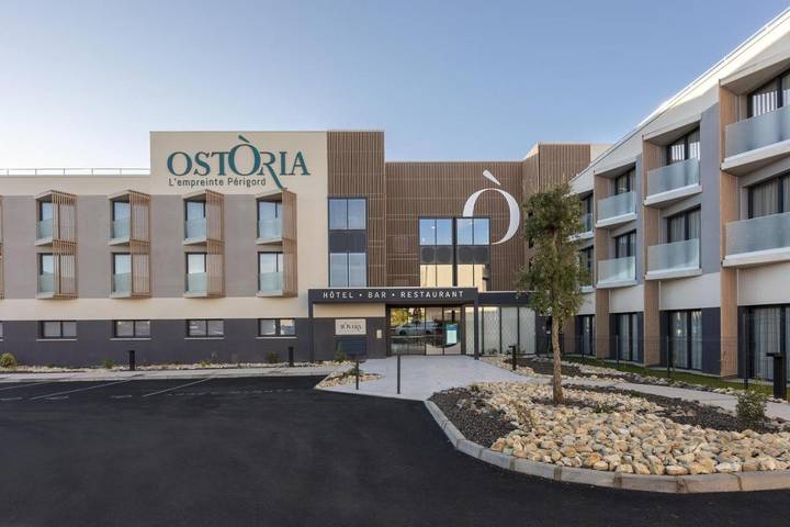 Hotel para 2 personas, con jacuzzi y piscina además de terraza y sauna - 1