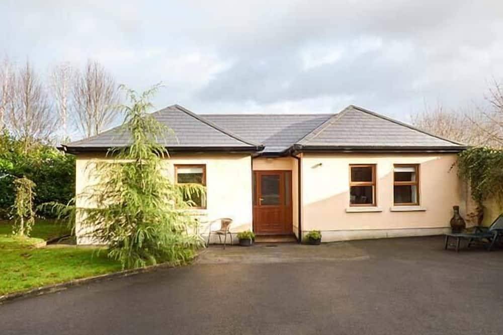 5 Kilnamanagh Manor, pet friendly in Dundrum, County Tipperary in Kilpatrick, County Tipperary