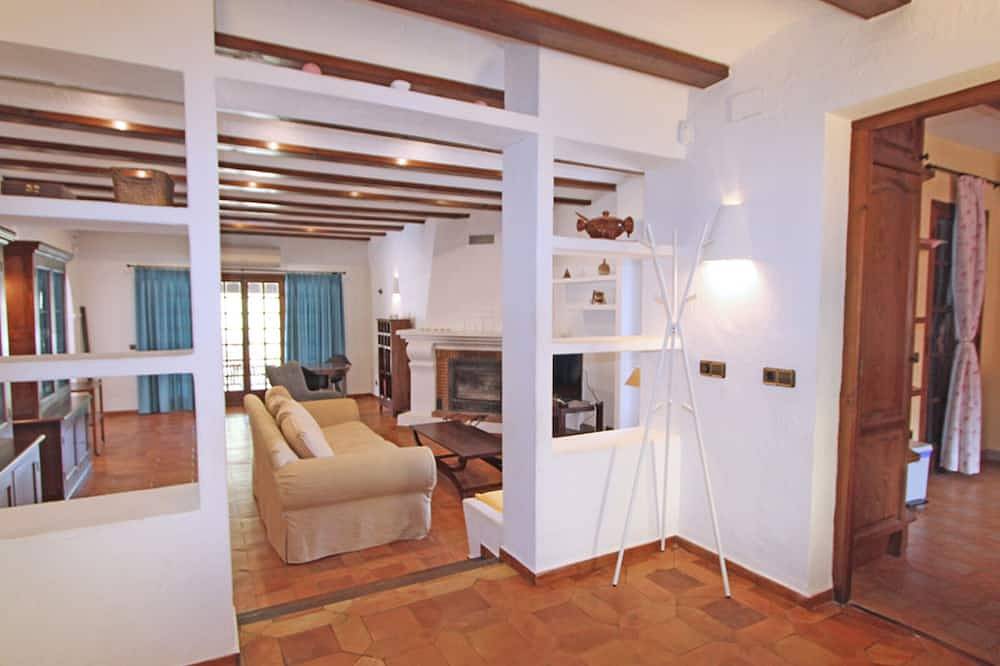 Luxurious Villa in Moraira with Private Pool, Garden, and Stunning Valley Views, Near Playa Ampolla in Club Moraira, Teulada (Spain)