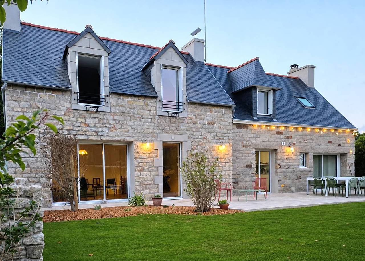Ganze Ferienwohnung, Combrit - Renovated stone house near beach with enclosed garden in Combrit, Quimper und Umgebung