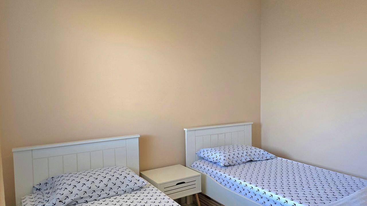 Geheel vakantieappartement, Vakantieappartement voor 5 personen met balkon in Albanië