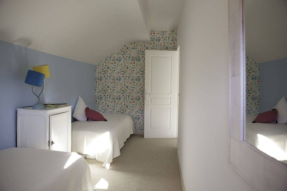 En Anjou dans le potager du château, Peace, flower and vegetable in Segré-en-Anjou-Bleu, Région de Segré