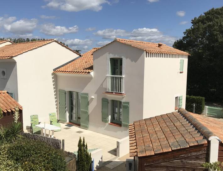 Gîte pour 6 personnes, avec piscine et terrasse