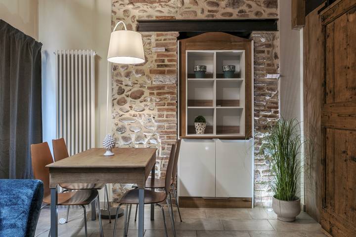 Studio entier, Corte Monteleone - Appartamento con 3 camere e 3 bagni in Castelnuovo del Garda, Montagnes autour du lac de Garde
