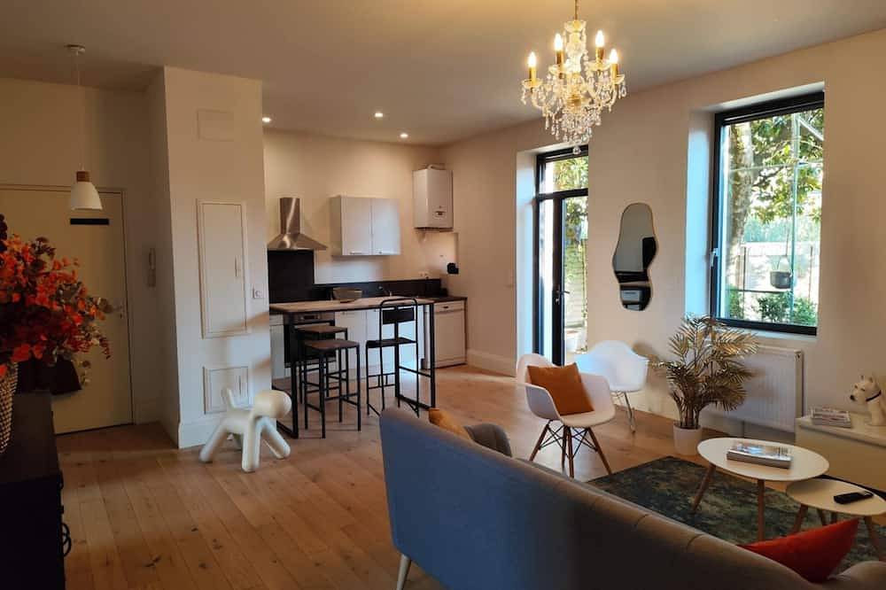 Entire apartment, Le Montparnasse Chic apartment with garden in Romans-sur-Isère, Valence region