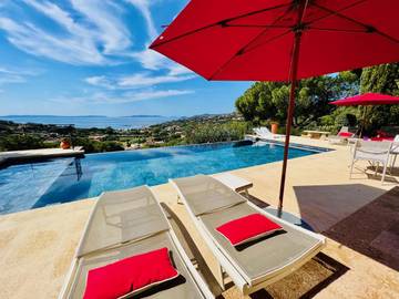 Chambre d’hôte pour 2 personnes, avec piscine et vue ainsi que jardin et sauna dans Le Lavandou