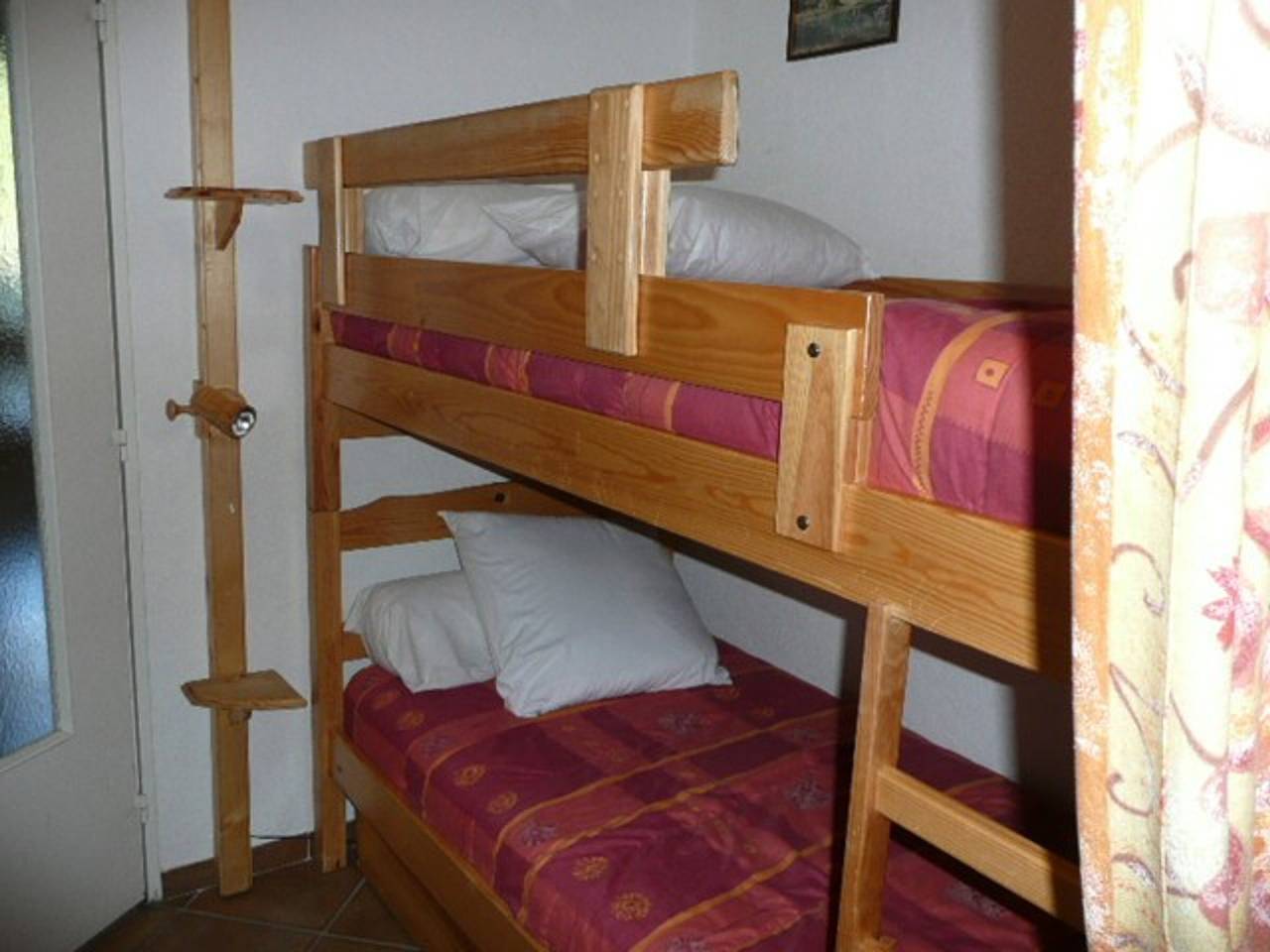 Entire studio, Cozy studio at slopes with private parking in Le Sauze, Enchastrayes