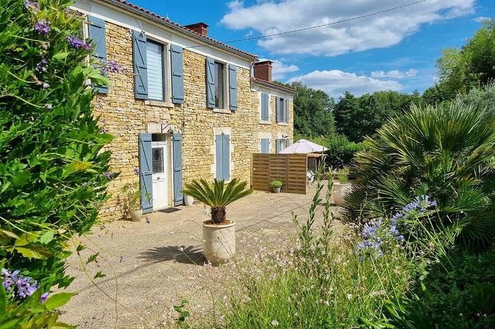 Gîte pour 2 personnes, avec jardin dans Fontenay-le-Comte