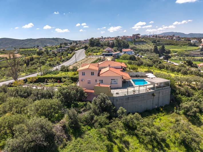 Ferienhaus für 10 Personen, mit Balkon und Terrasse sowie Garten und Pool in Episkopi